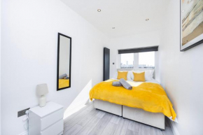 Modern 3 Bedroom Apartment with Ensuite